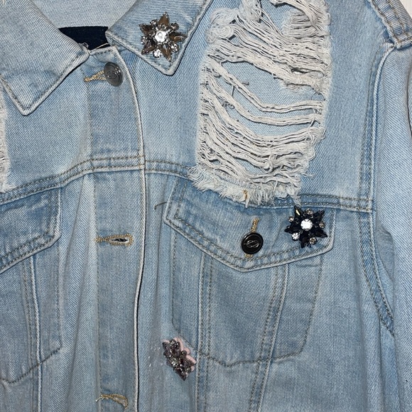 Distressed denim jacket / size Large / Perfect condition - Picture 2 of 6